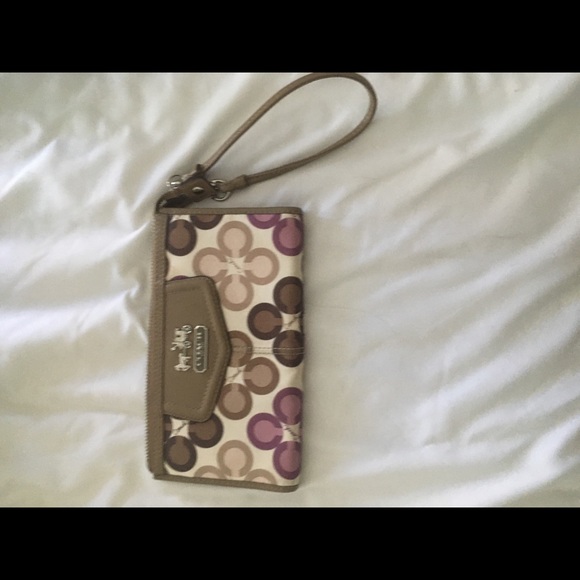 Coach Handbags - Coach wristlet
